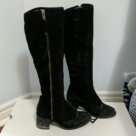 Boots - Picture 2 of 3